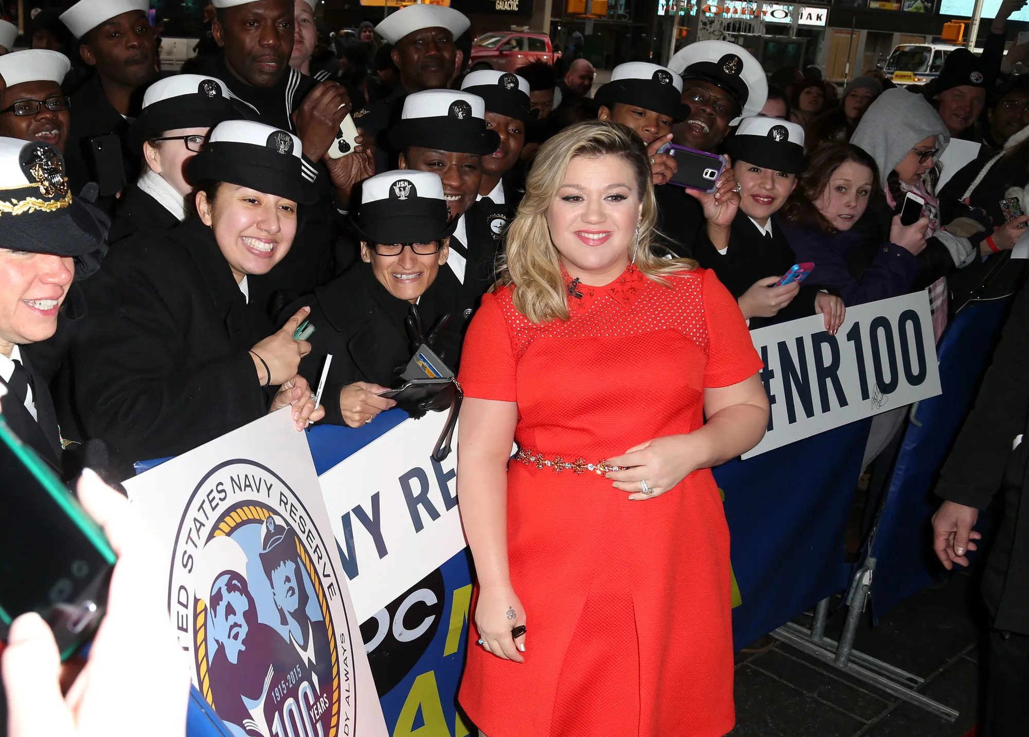 Kelly Clarkson rilis single yg menjadi lead-track album barunya, 'Meaning of Life'