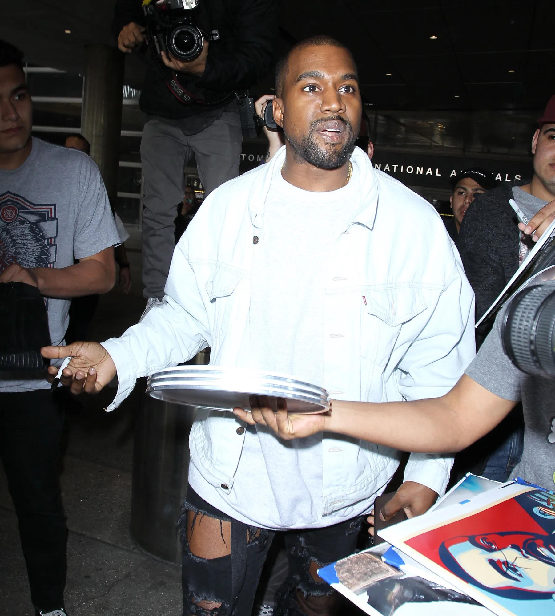 Minta timnya bagi bekerja secara penuh, apakah Scooter Braun mulai keluar dari tim manajemen Kanye West? © TPG Images