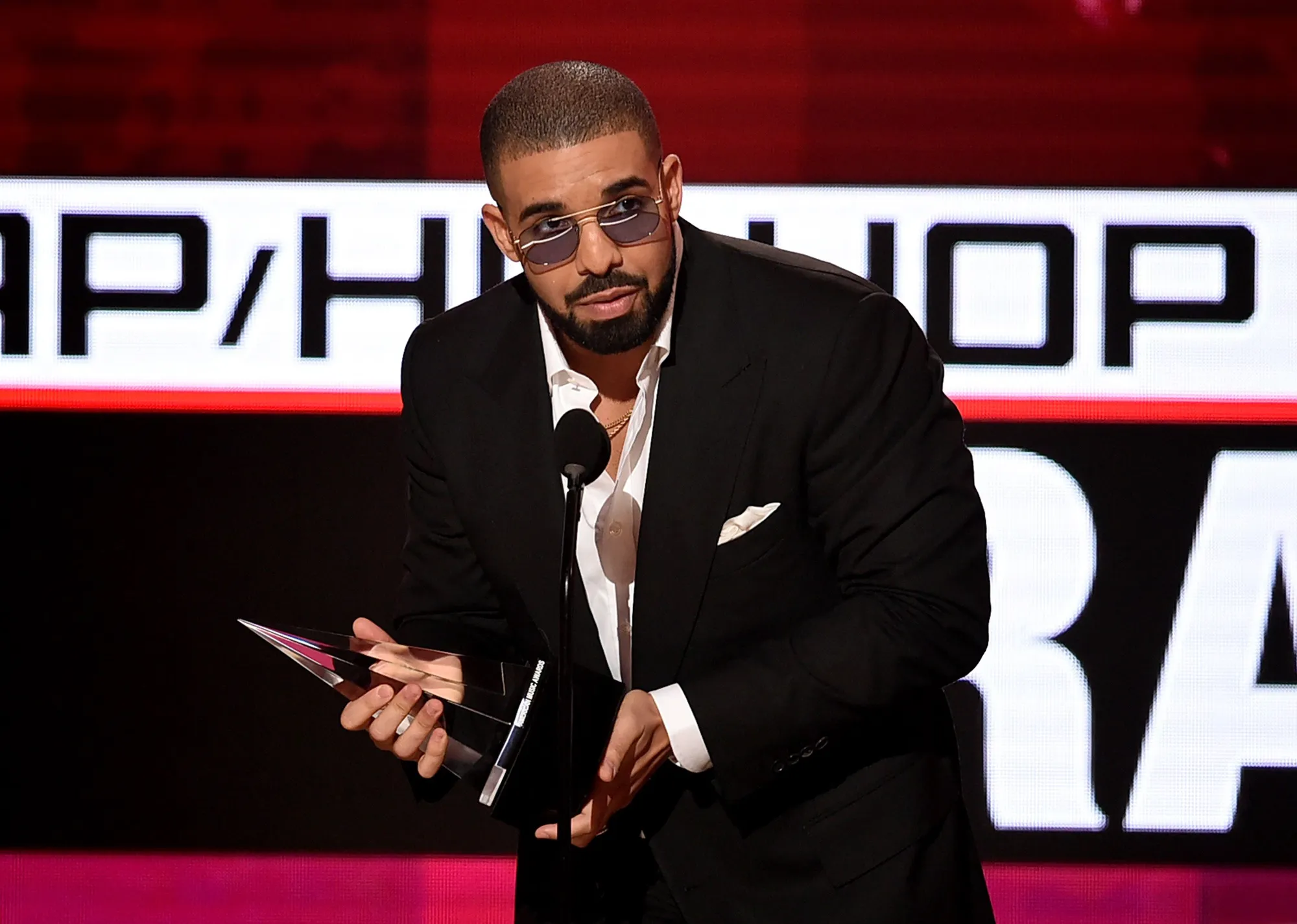 Drake berhasil mengalahkan rekor streaming Spotify punya Taylor Swift © AFP