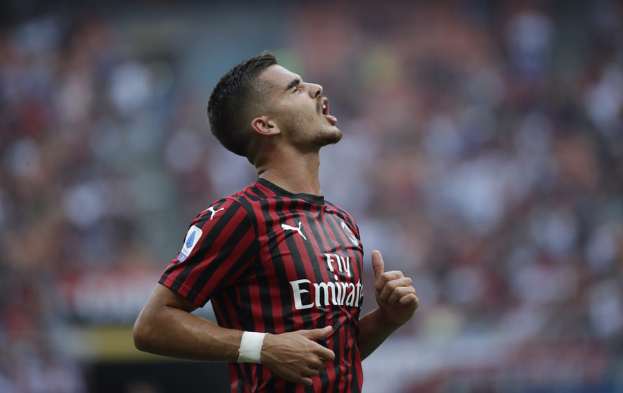Gol Tunggal Hakan Menangkan Milan