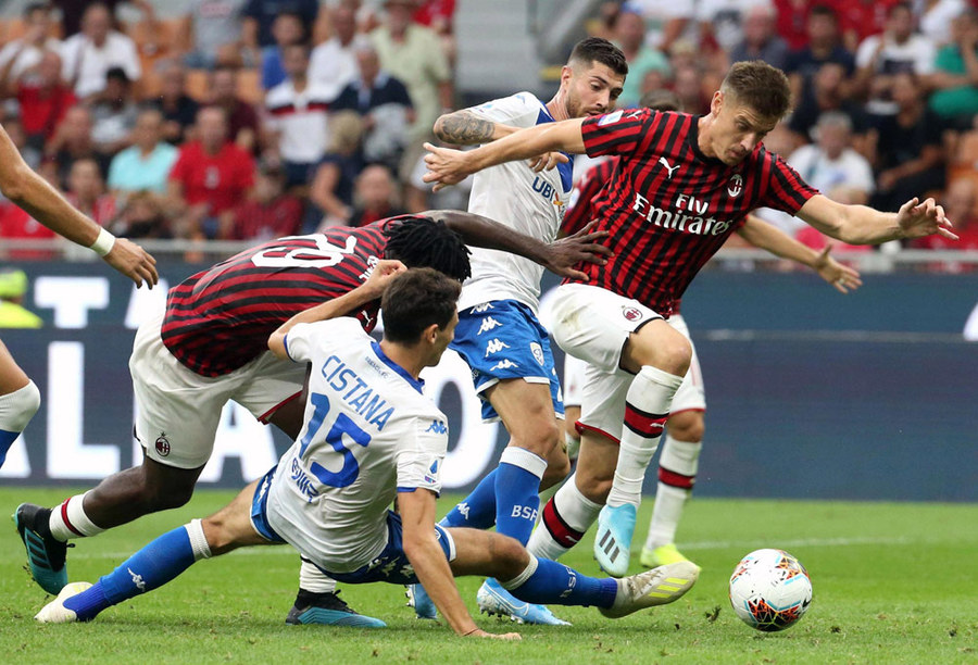 Gol Tunggal Hakan Menangkan Milan