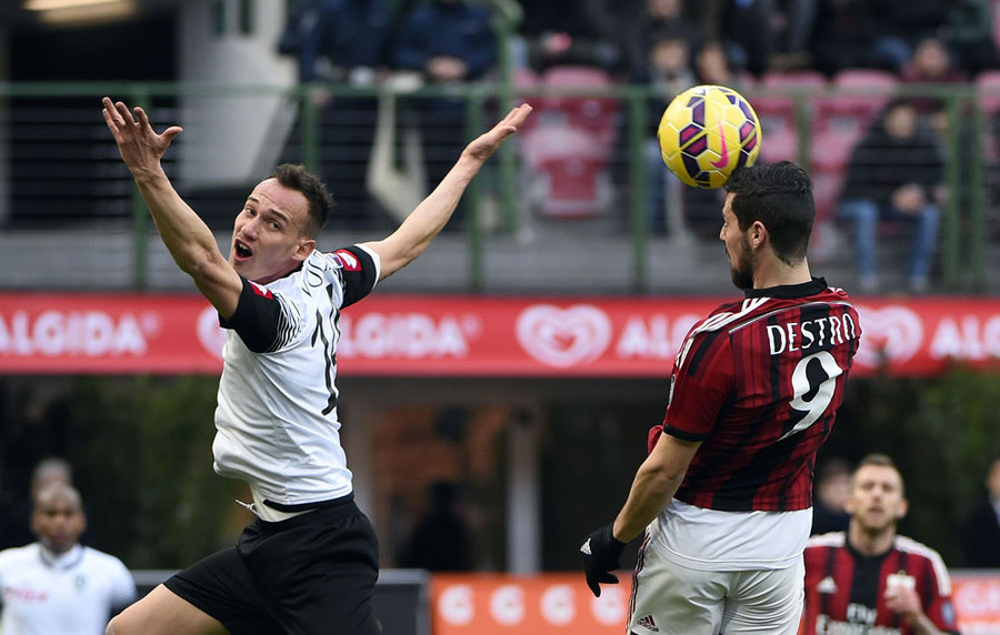 Milan Sikat Cesena di San Siro