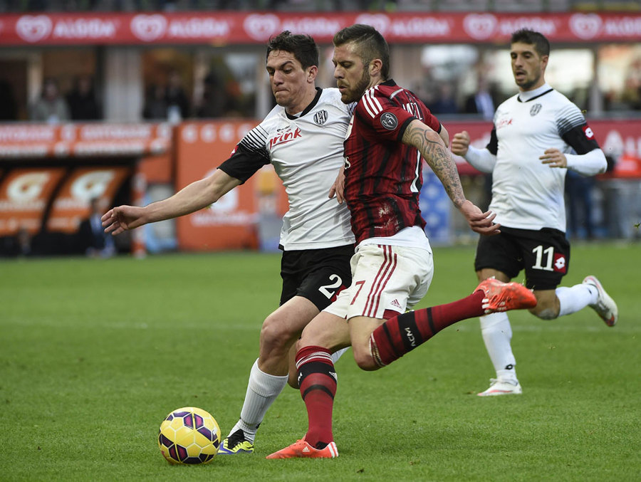 Milan Sikat Cesena di San Siro