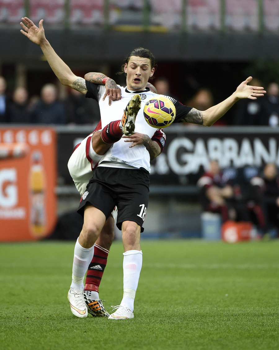 Milan Sikat Cesena di San Siro