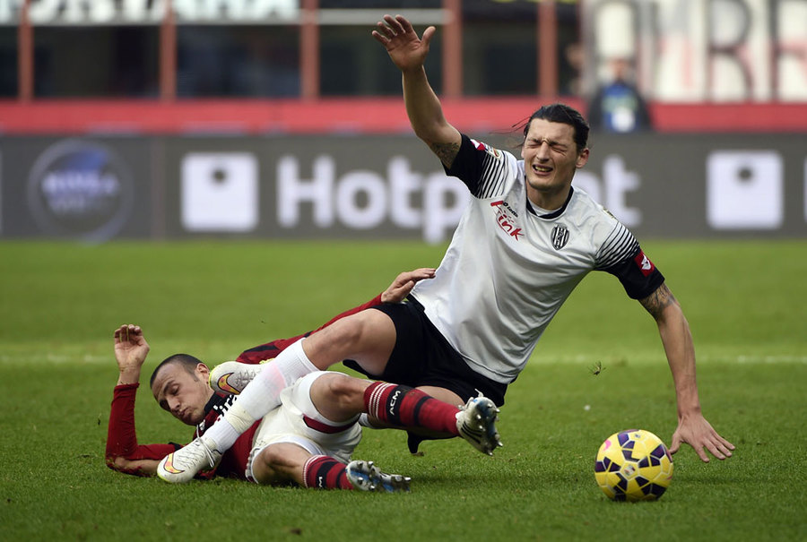 Milan Sikat Cesena di San Siro