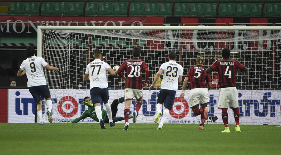 Lopez Bikin Milan Patah Hati