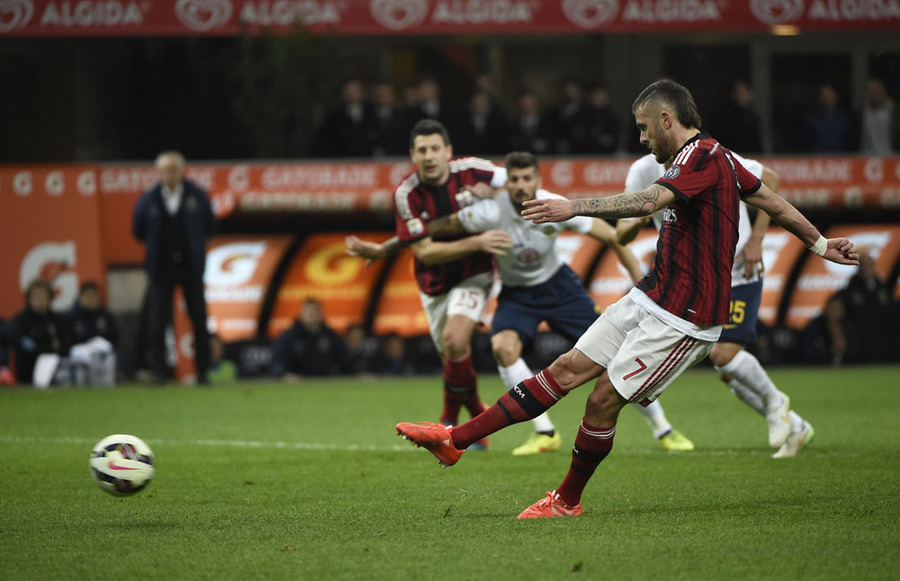 Lopez Bikin Milan Patah Hati
