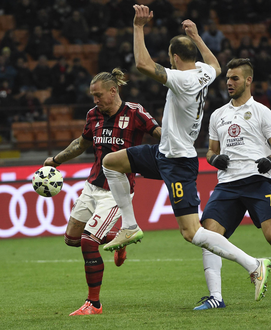 Lopez Bikin Milan Patah Hati