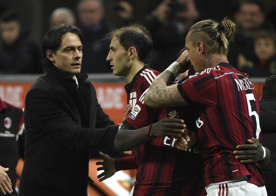 Lopez Bikin Milan Patah Hati