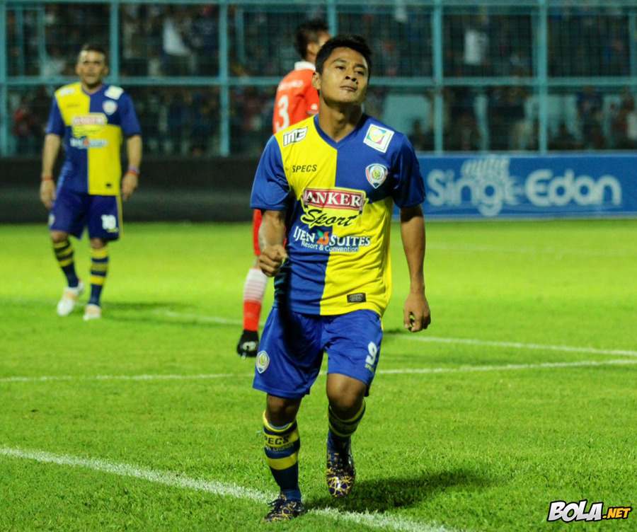 Bintang Lima Arema Terkam Macan Ibukota
