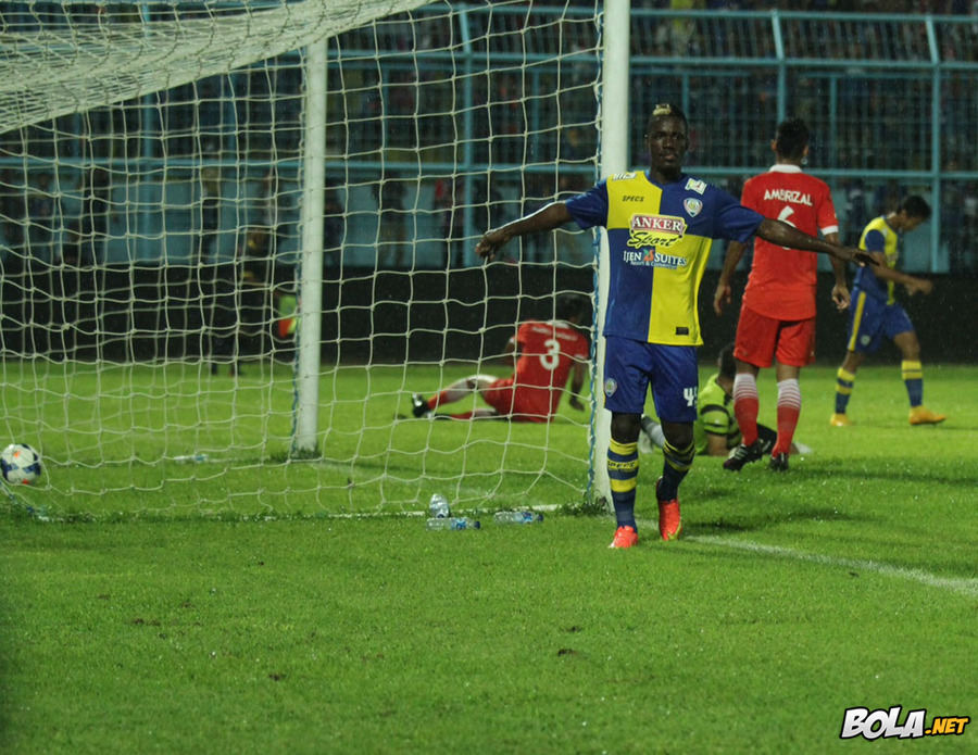 Bintang Lima Arema Terkam Macan Ibukota