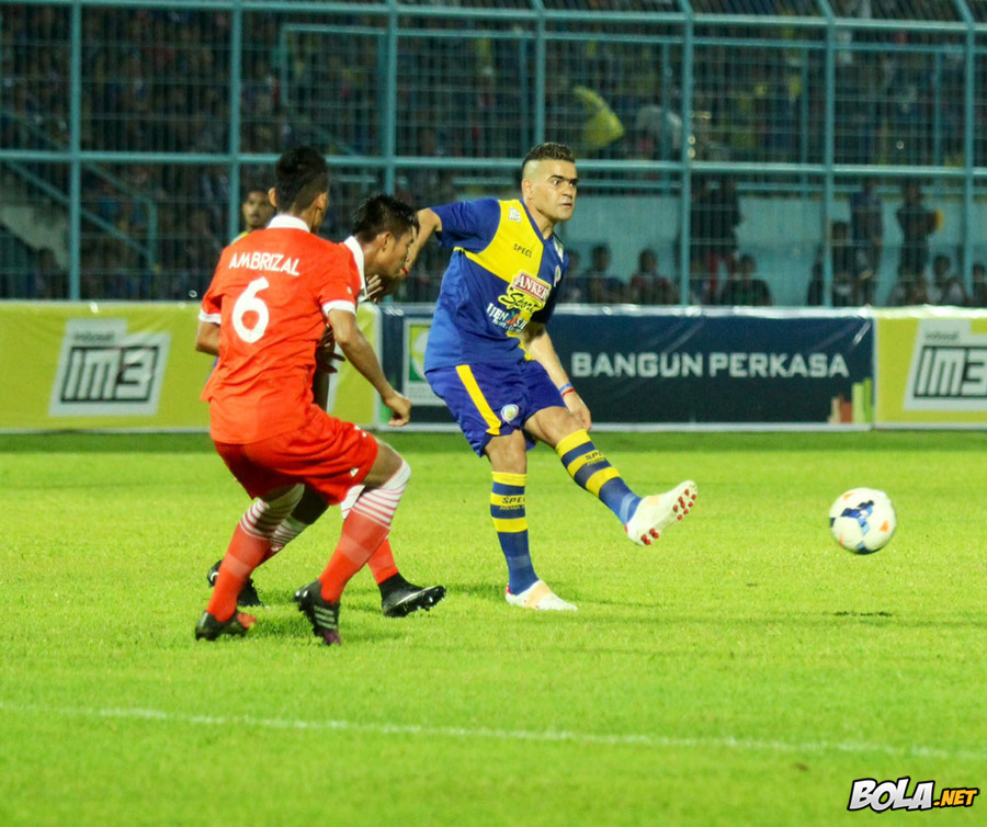 Bintang Lima Arema Terkam Macan Ibukota
