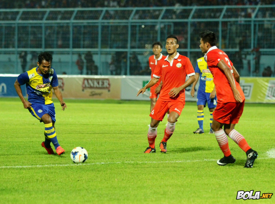 Bintang Lima Arema Terkam Macan Ibukota
