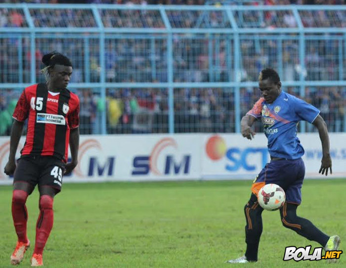 Bantai Persipura, Arema Sempurna
