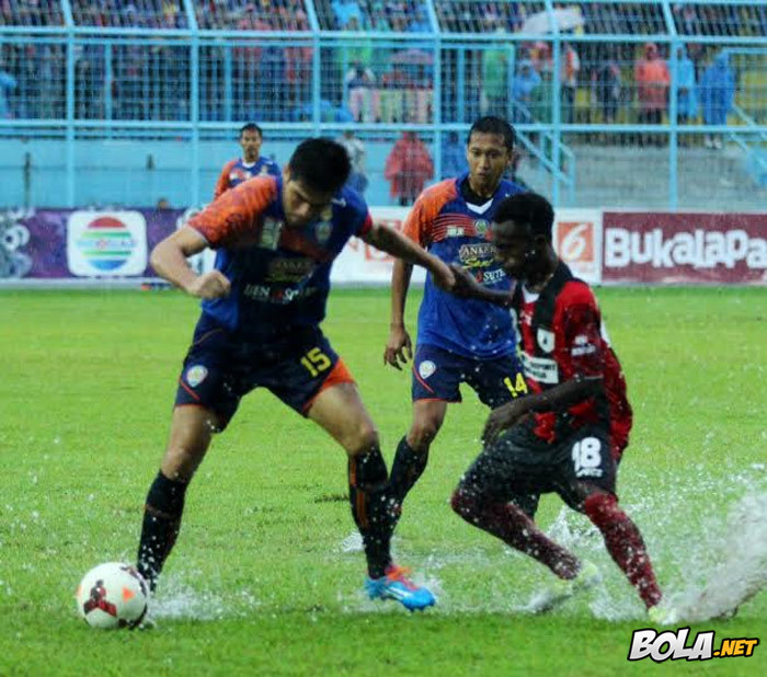 Bantai Persipura, Arema Sempurna