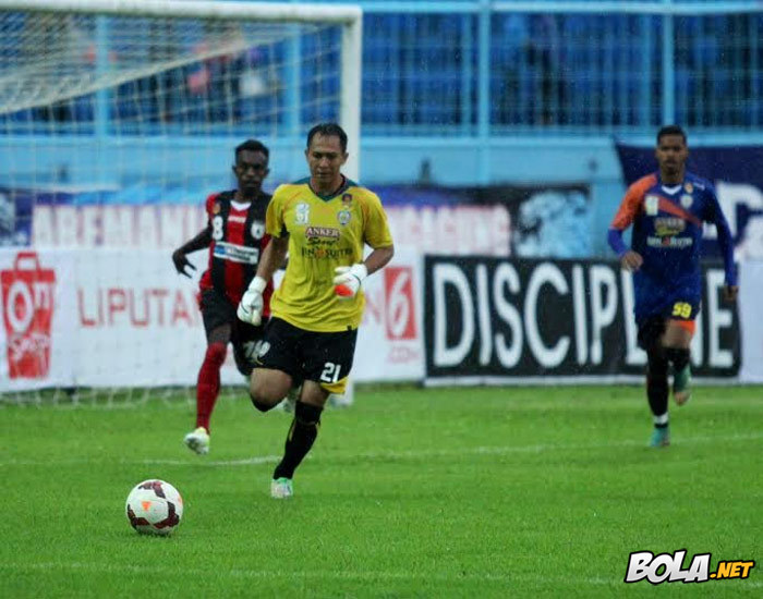Bantai Persipura, Arema Sempurna