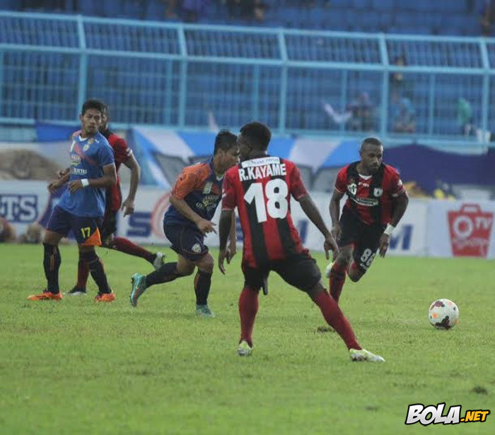 Bantai Persipura, Arema Sempurna