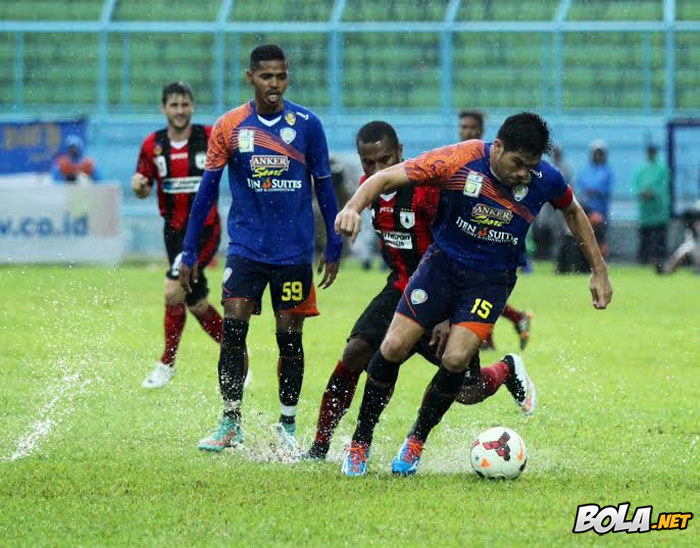 Bantai Persipura, Arema Sempurna
