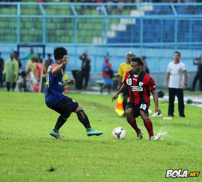 Bantai Persipura, Arema Sempurna