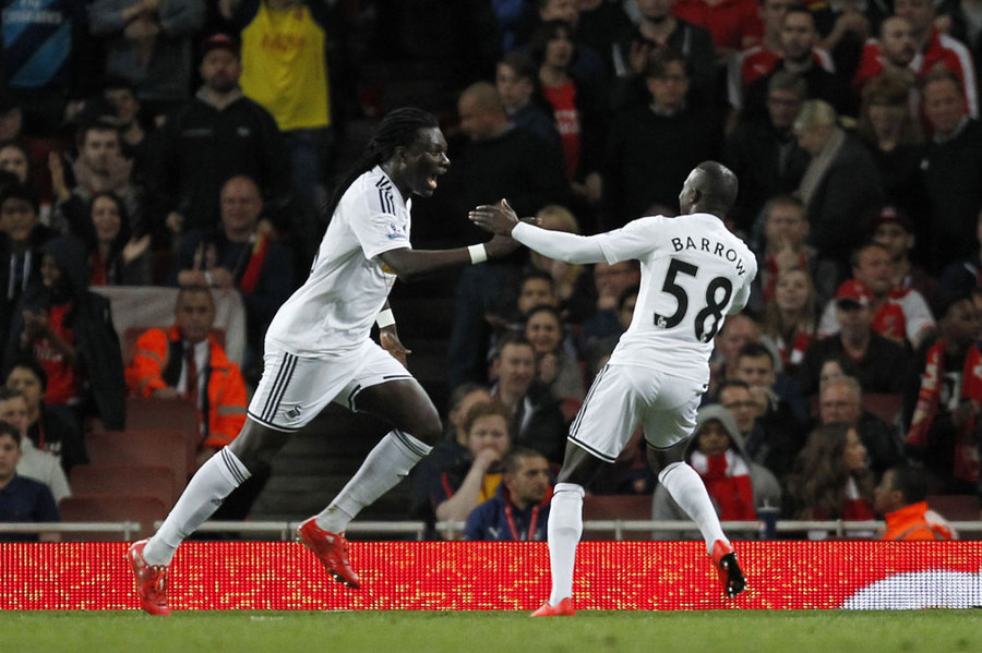 Bafetimbi Gomis Permalukan Arsenal di Emirates