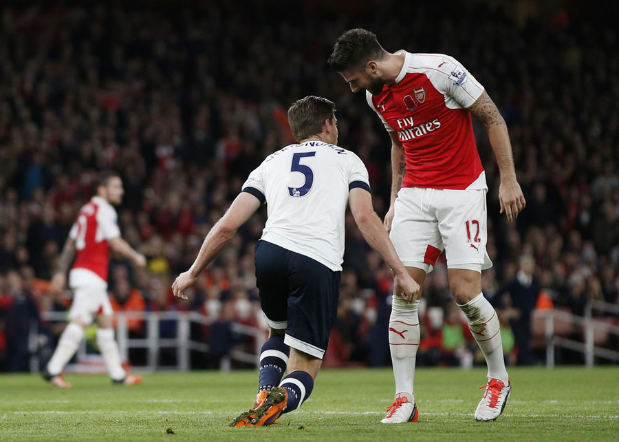 Gibbs, Penyelamat Arsenal dari Kekalahan di Derby London
