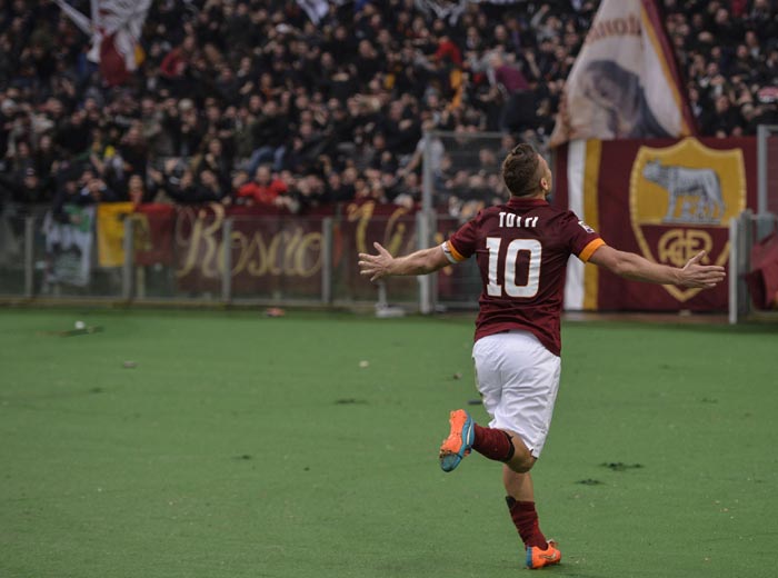 Totti Selamatkan Roma di Derby della Capitale
