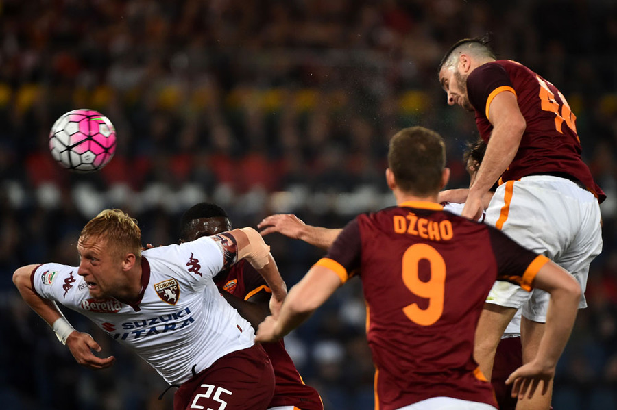 Doppietta Magis Totti Menangkan I Lupi