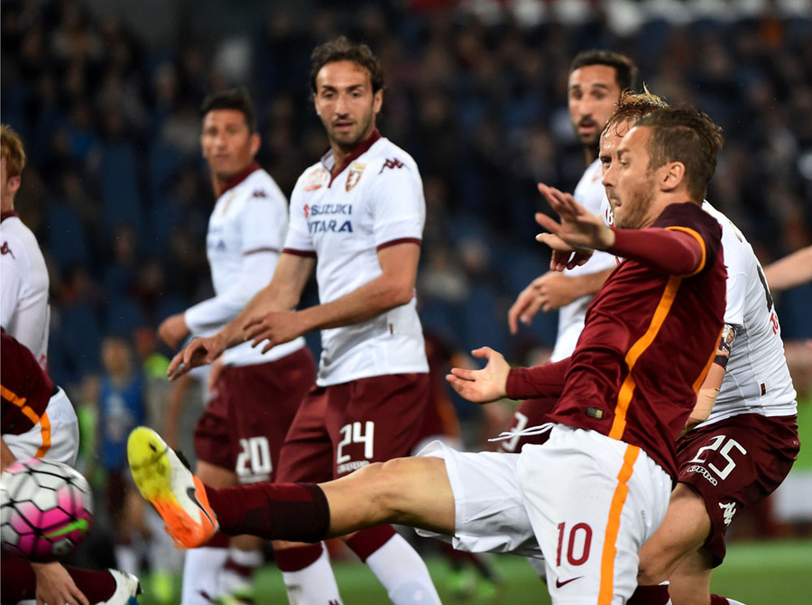 Doppietta Magis Totti Menangkan I Lupi