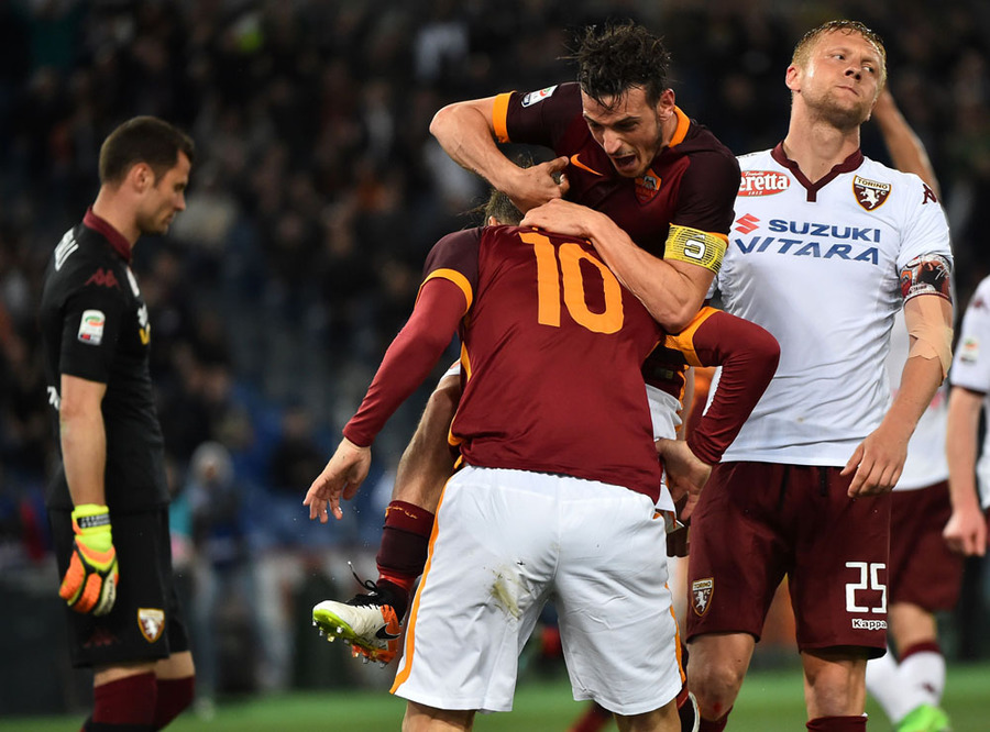 Doppietta Magis Totti Menangkan I Lupi