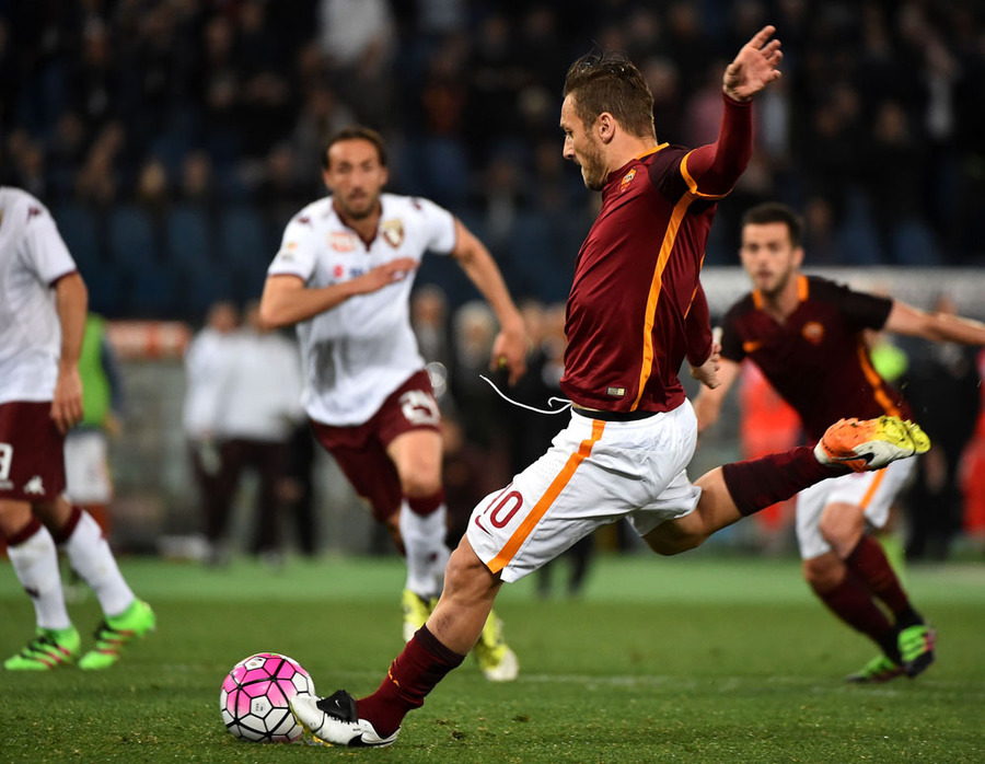 Doppietta Magis Totti Menangkan I Lupi