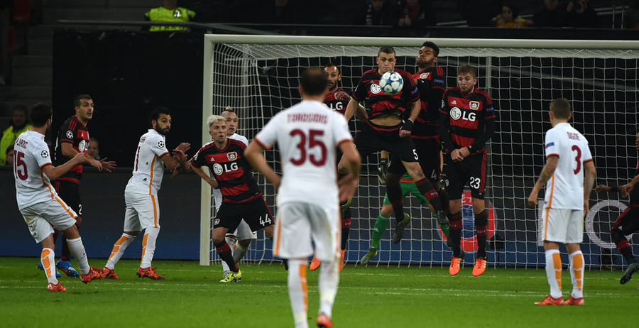 Thriller Delapan Gol di BayArena