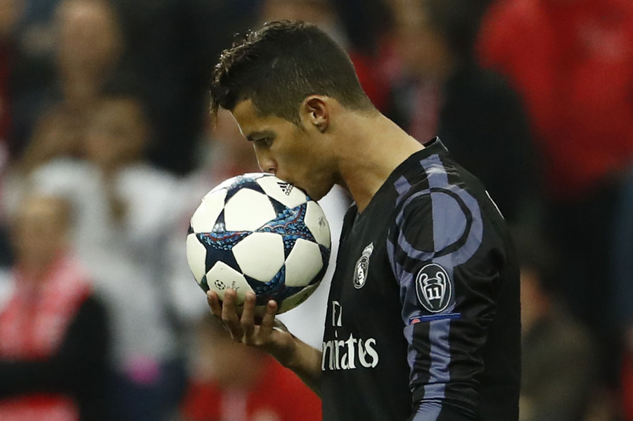 Milestone CR7 Bungkam Bayern di Allianz Arena