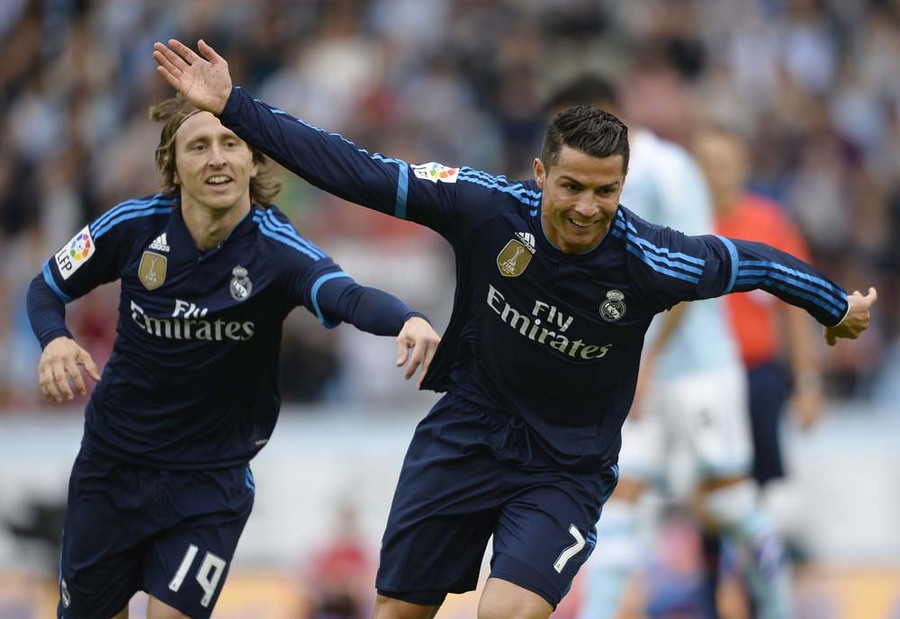 Los Blancos Kuasai Balaidos