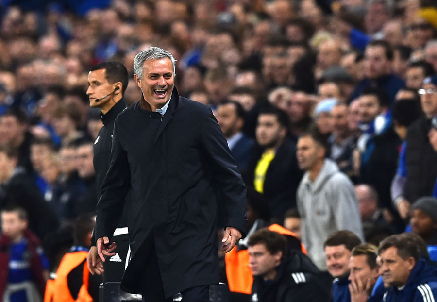 Free Kick Willian Beri Tiga Angka Bagi Mourinho