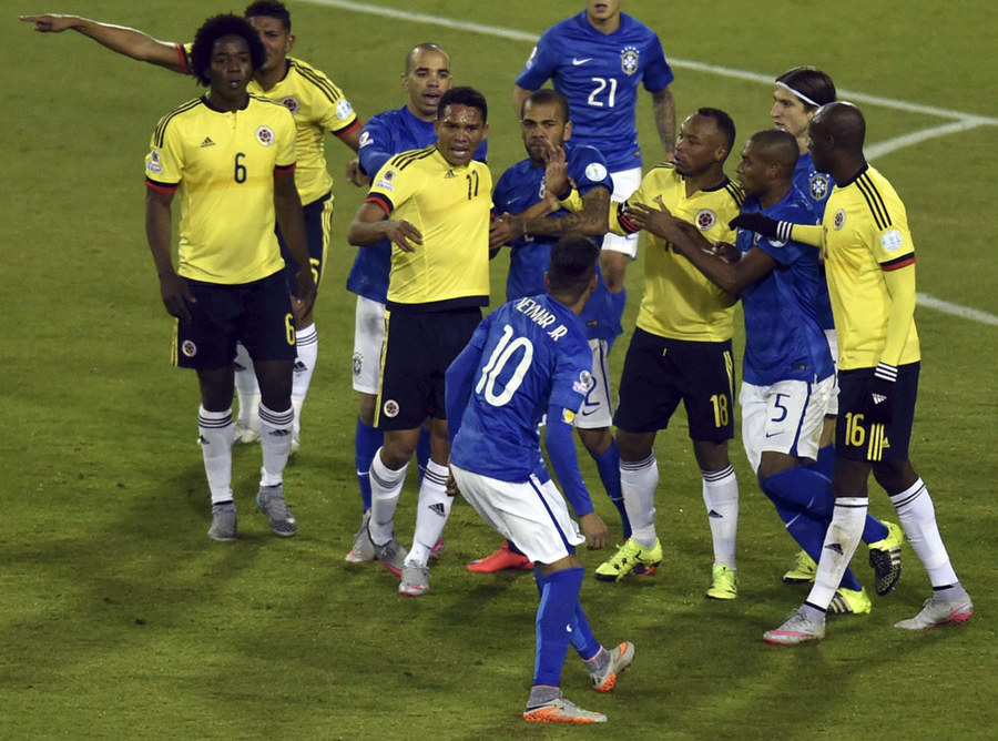 Kolombia Raih Kemenangan Perdana Kolombia Raih Kemenangan Perdana
