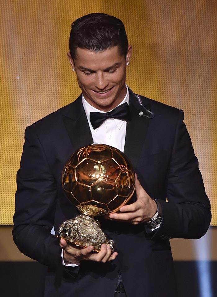 Золотой мяч это. Роналду золотой мяч 2014. Ronaldo Ballon d'or 2017. Ronaldo Ballon d'or 2013. Тьяго Силва золотой мяч.