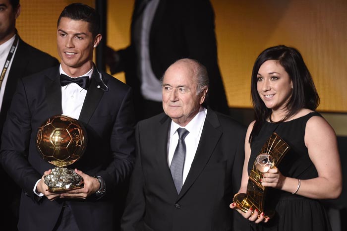 Ronaldo Raih Ballon d'Or 2014!