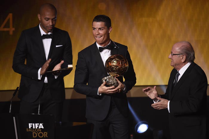 Ronaldo Raih Ballon d'Or 2014!