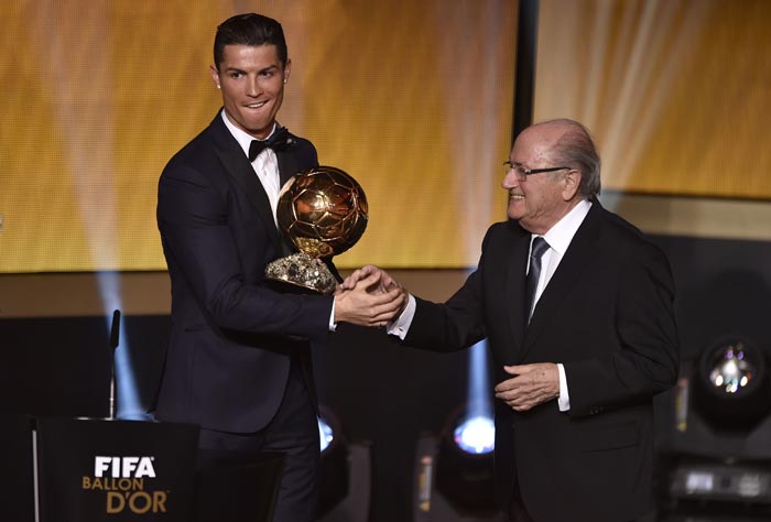 Ronaldo Raih Ballon d'Or 2014!