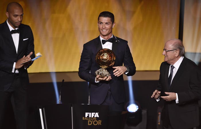 Ronaldo Raih Ballon d'Or 2014!