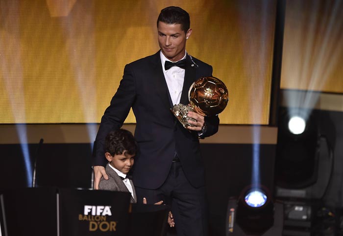 Ronaldo Raih Ballon d'Or 2014!