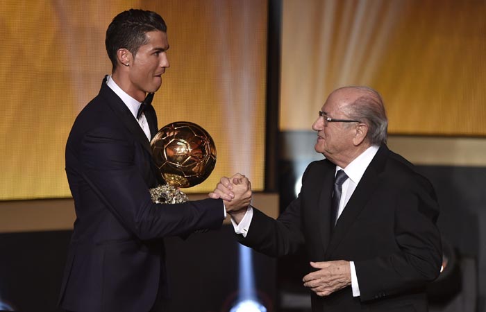 Ronaldo Raih Ballon d'Or 2014!