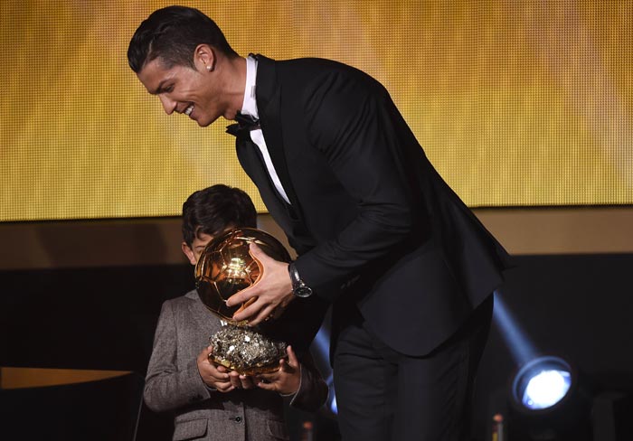 Ronaldo Raih Ballon d'Or 2014!