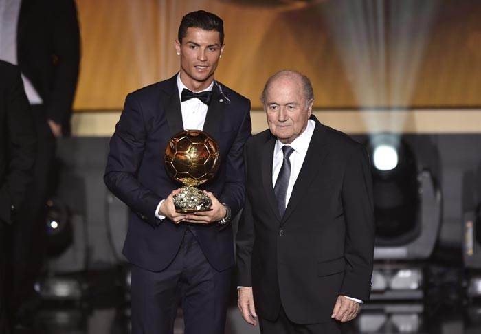 Ronaldo Raih Ballon d'Or 2014!