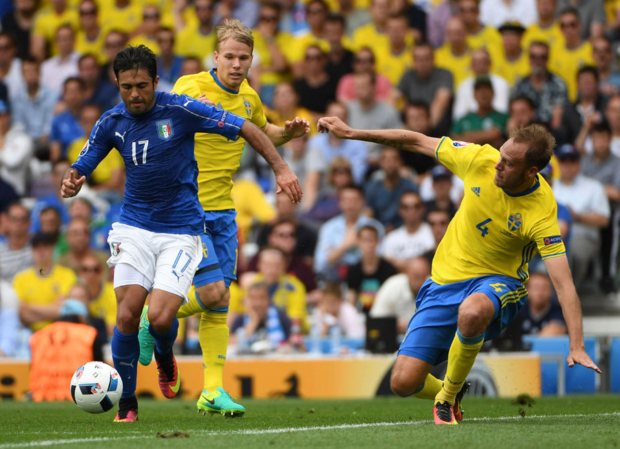 Kalahkan Swedia, Italia Lolos