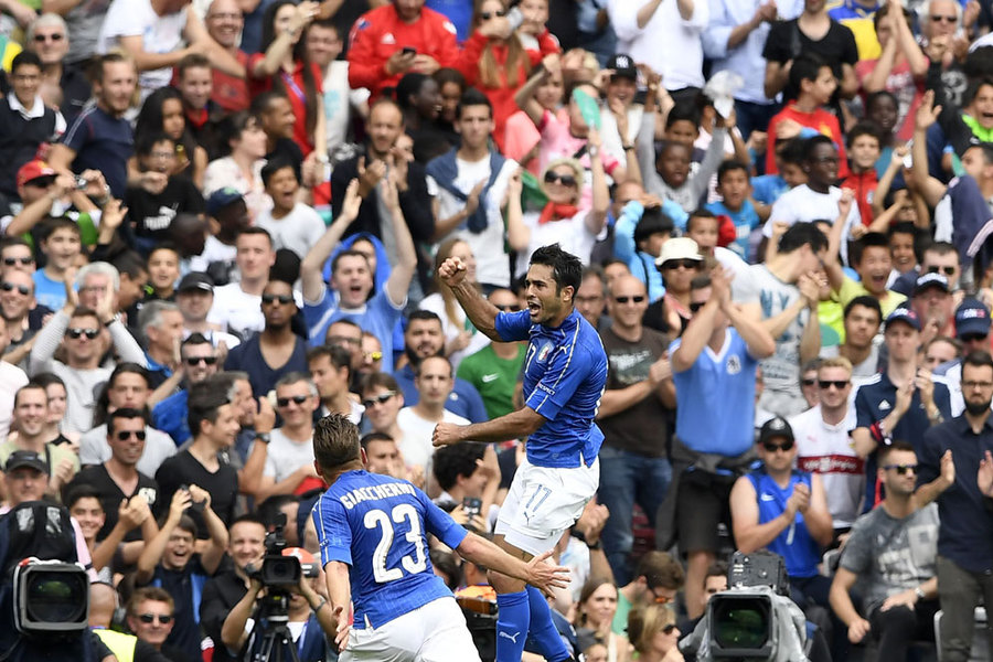 Kalahkan Swedia, Italia Lolos