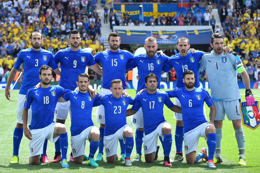 Kalahkan Swedia, Italia Lolos