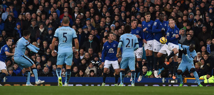 The Citizens Tertahan di Goodison Park