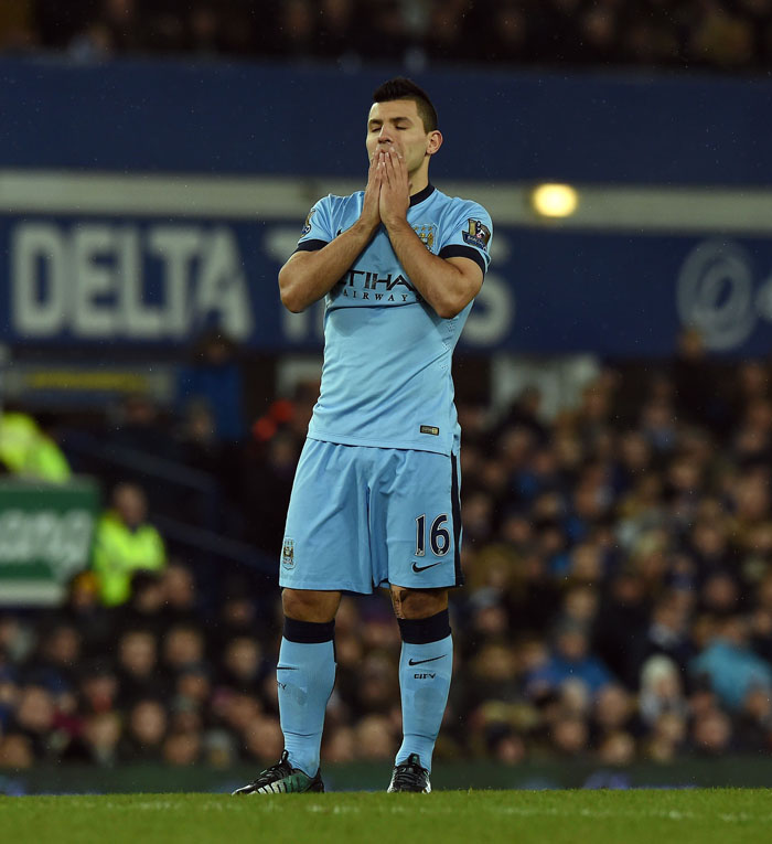 The Citizens Tertahan di Goodison Park