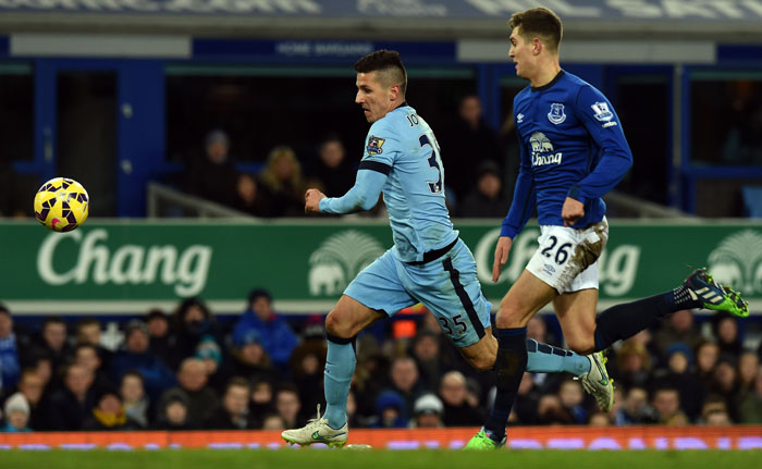 The Citizens Tertahan di Goodison Park